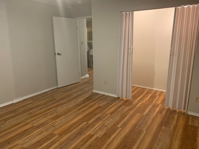 Building Photo - 6525-6525 N Haight Ave