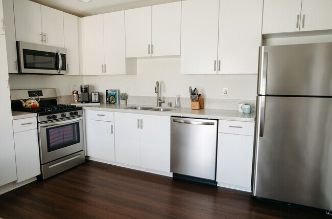 Building Photo - 4588 Winona Ave