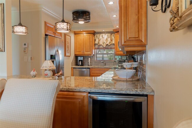 Building Photo - 820 S Hollybrook Dr