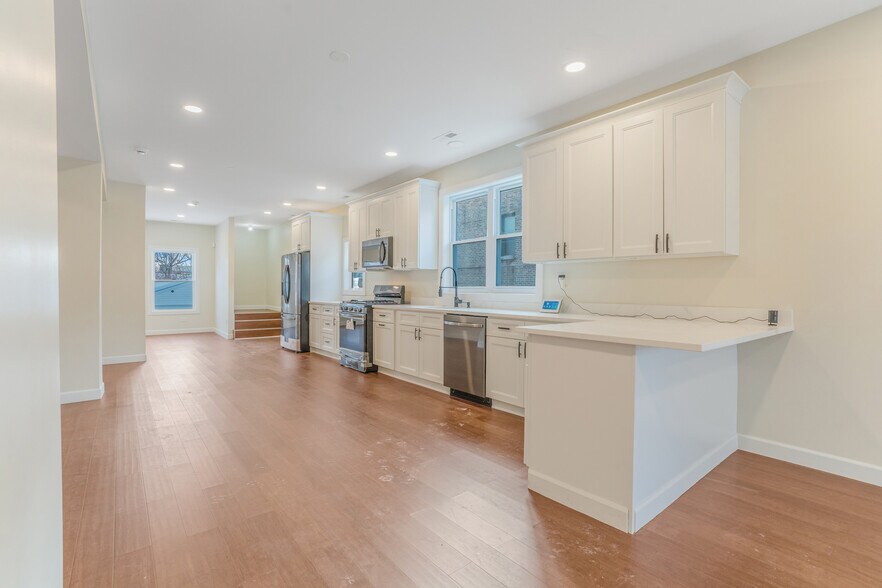 Building Photo - 4019 N Tripp Ave