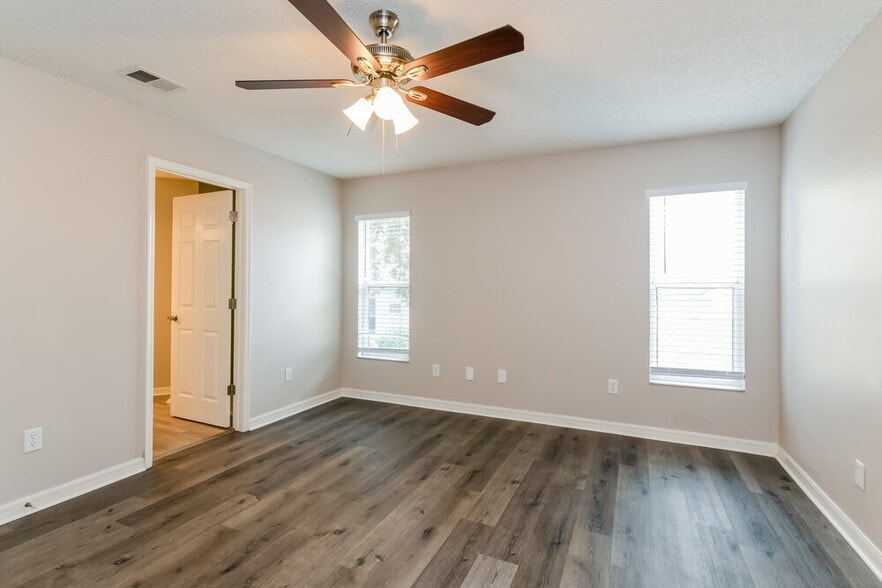 Building Photo - 2129 Fish Eagle St