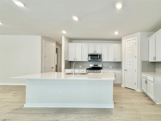 Building Photo - 404 Tinto St