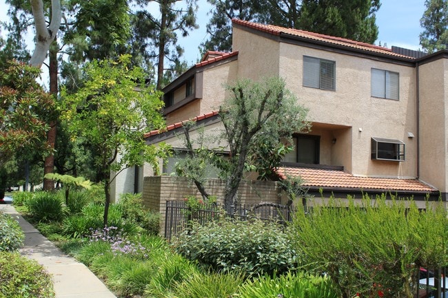 Private corner unit - 21820 Marylee St