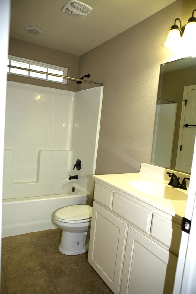 Building Photo - **MOVE-IN THIS MONTH RECEIVE HALF A MONTH OF FREE RENT* Available Now! 4-Bedroom, 3.5-Bathroom Ho...