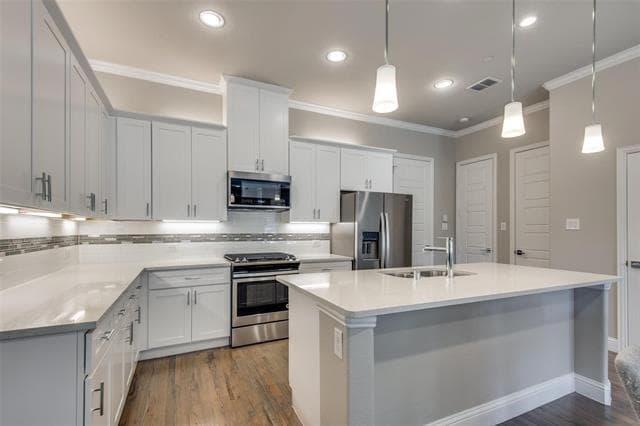 Building Photo - 2821 Lindale Dr