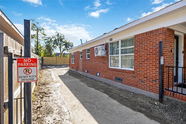 Building Photo - 4208 Clay St