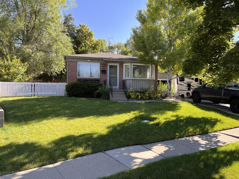 Primary Photo - 1547 E Lanebrook Ln
