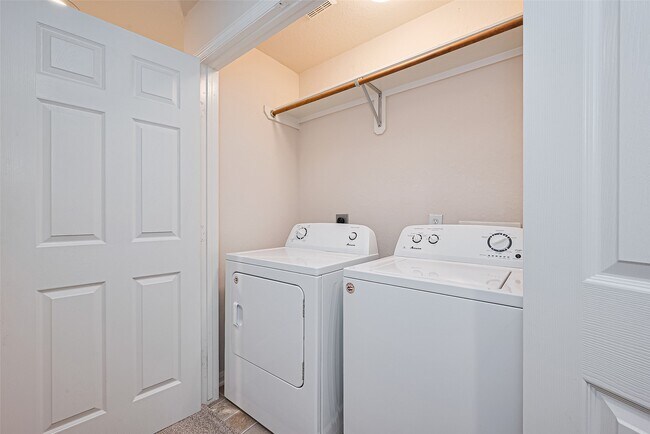 Building Photo - 18 W Greenhill Terrace Pl