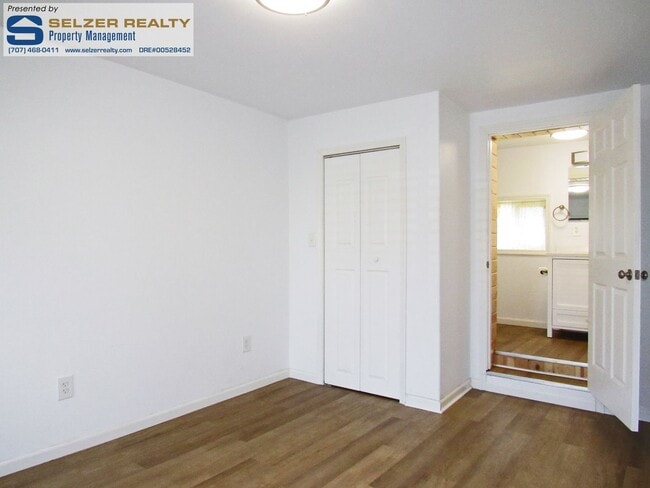 Building Photo - 806 Grove Ave