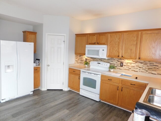 Building Photo - 104 Pebble Creek Dr
