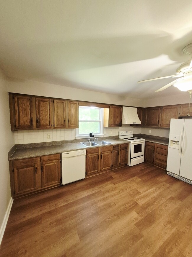 Building Photo - 3041 Clintwood Rd