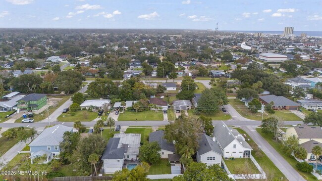 Building Photo - 618 8th Ave N