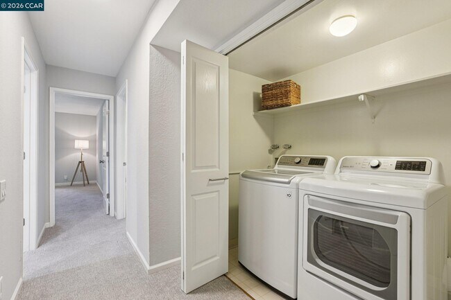 Building Photo - 1541 Moraga Way