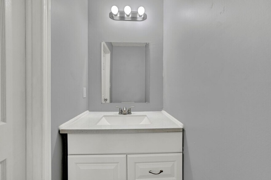 Building Photo - 504 Park Manor Cir