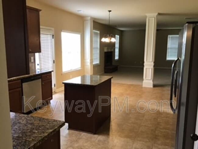 Building Photo - 6017 Reynolds Cir
