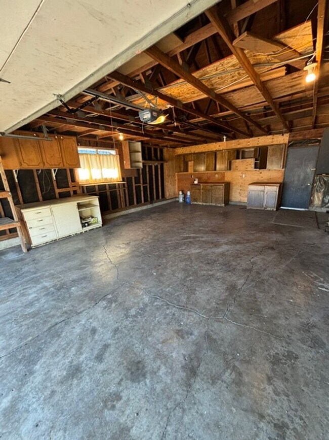 Building Photo - 408 E Pinehurst Dr