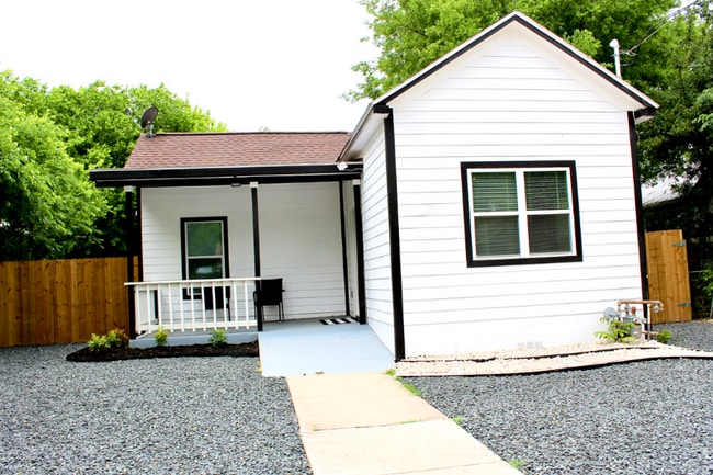 Building Photo - 511 Meerscheidt St