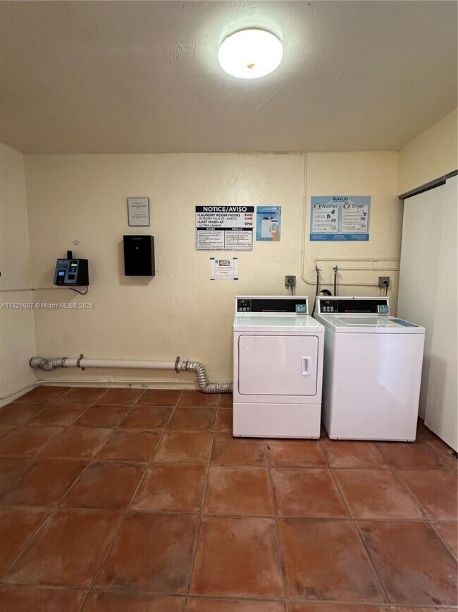 Building Photo - 9487 SW 76th St