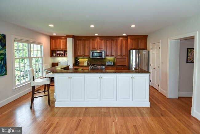 Building Photo - Discover exceptional comfort and timeless style in this beautifully updated single family residen...