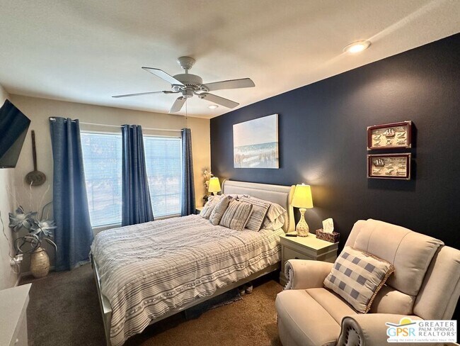 Building Photo - 9939 Vía Real