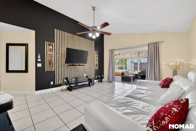 Building Photo - 3BR Modern Orlando 32824 Some Utilities Inc.