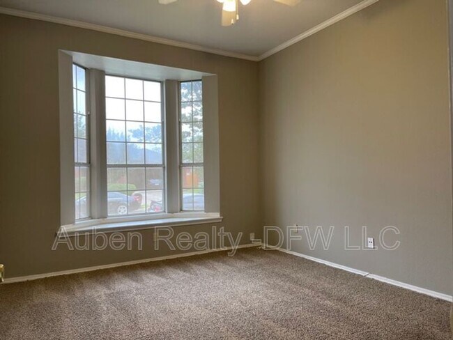 Building Photo - 815 Valleybrooke Dr