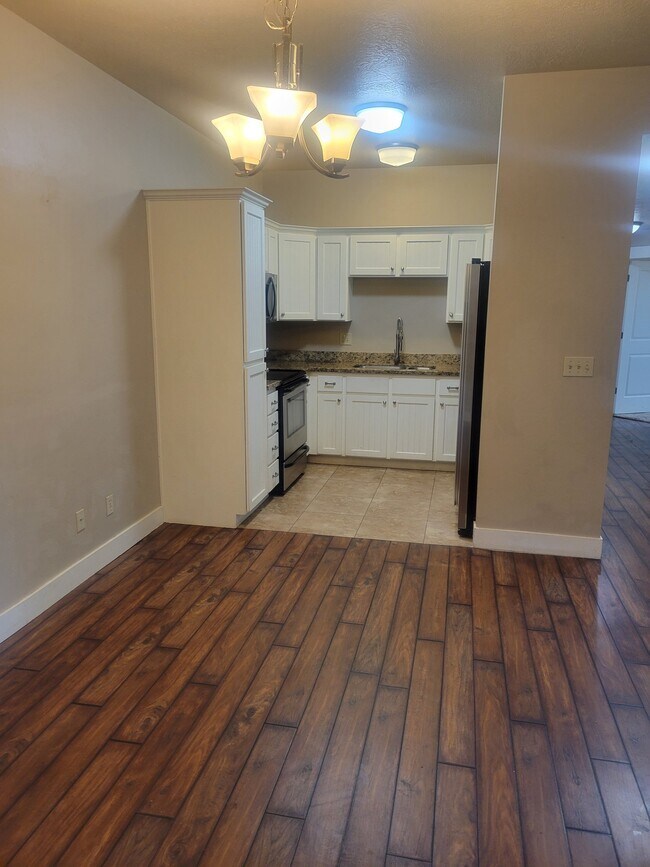 Building Photo - 1031 500 E