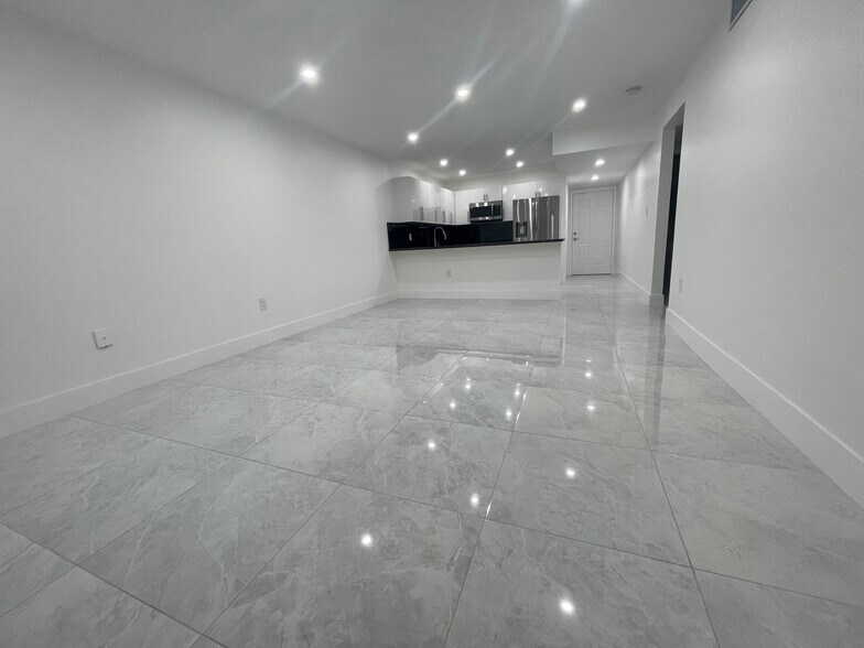 Living Area - 6070 W 19th Ave