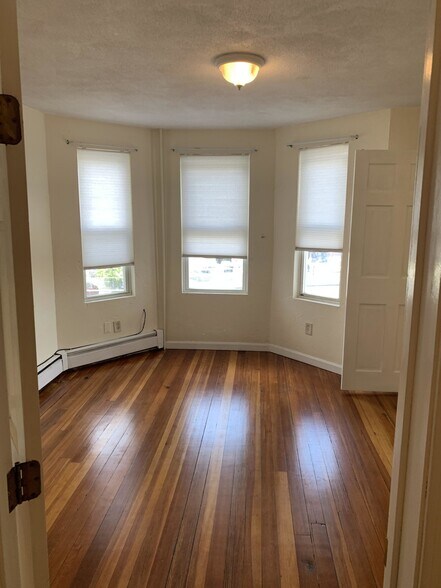Building Photo - 28 Yeamans St