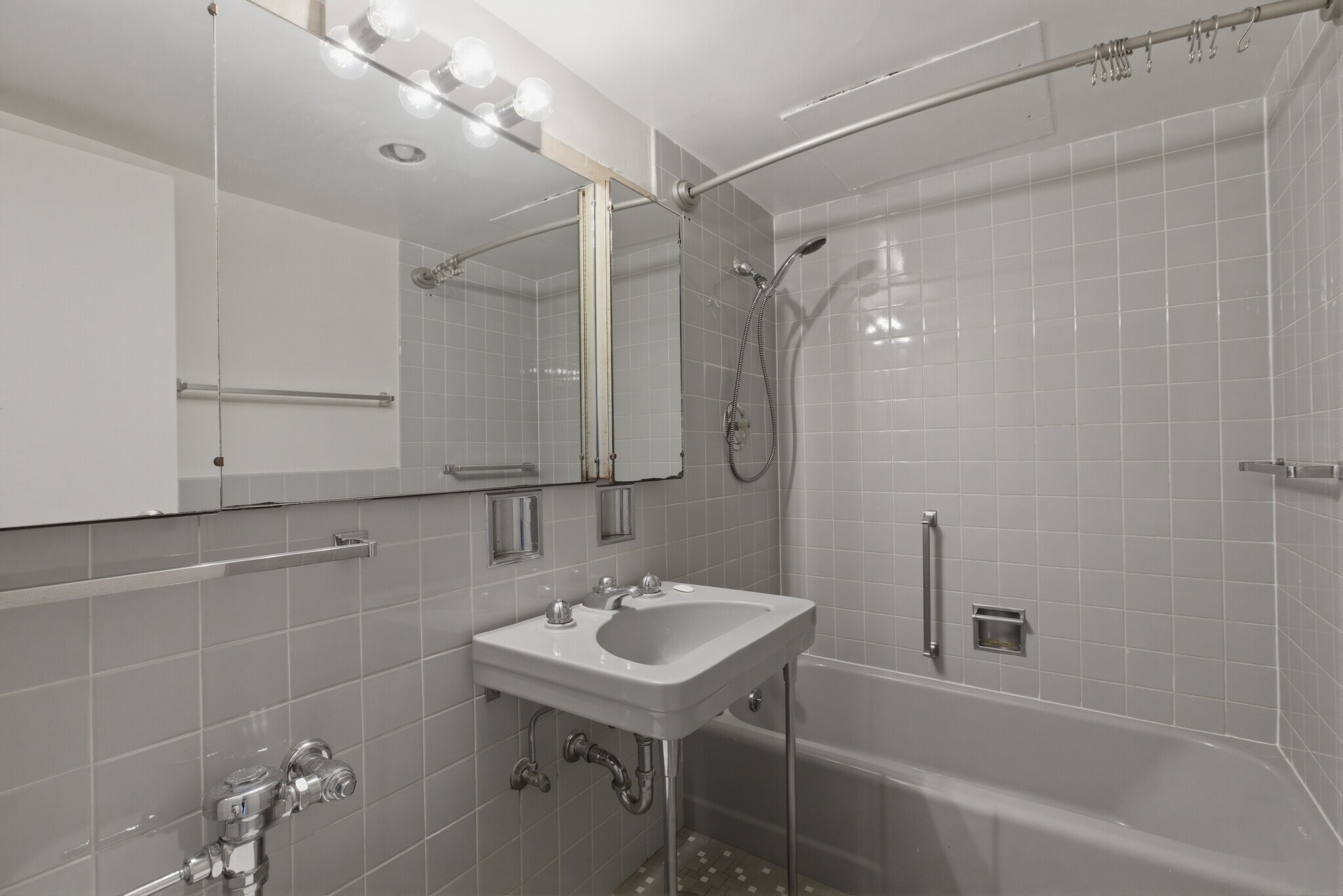 Building Photo - 253 E Delaware Pl