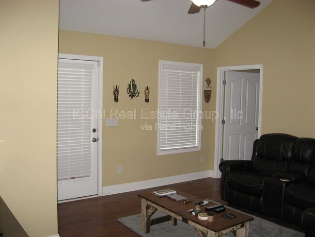 Building Photo - 285 Erica Ln SE