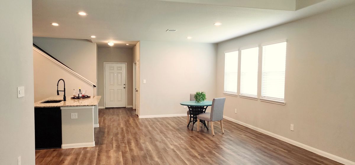 Building Photo - 5759 Cerrillos Dr