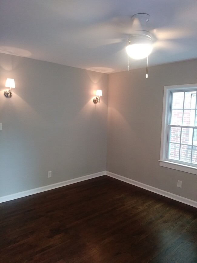 Building Photo - Move In Ready 4 Bedroom 2 Bath Home In Pri...