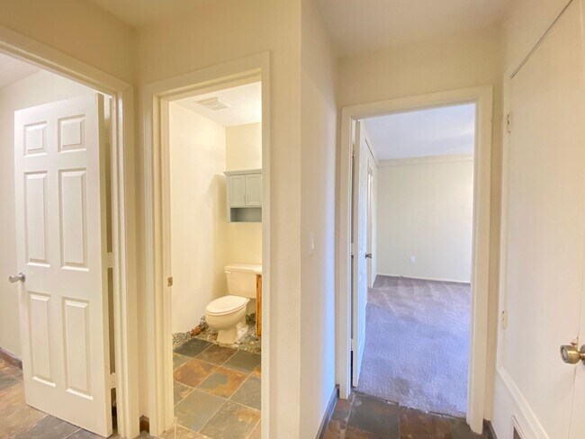Building Photo - Spacious Home in Vista Primera