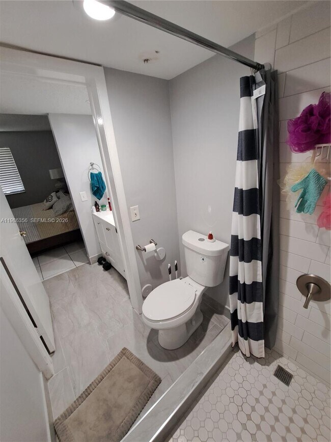 Building Photo - 9708 SW 138th Ave