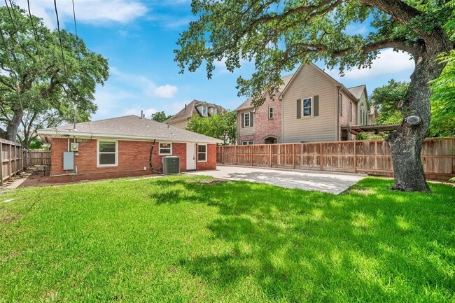 Building Photo - 2610 W Holcombe Blvd