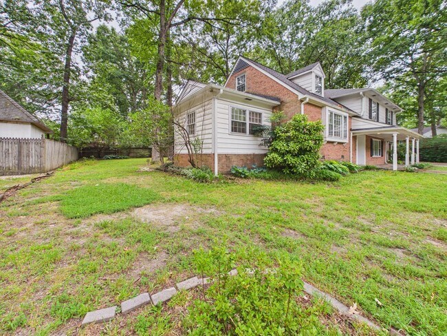 Building Photo - 9321 W Huguenot Rd