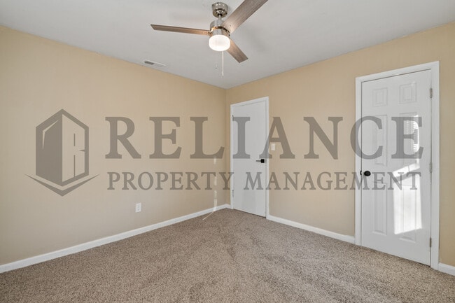 Building Photo - 110 N Doris St