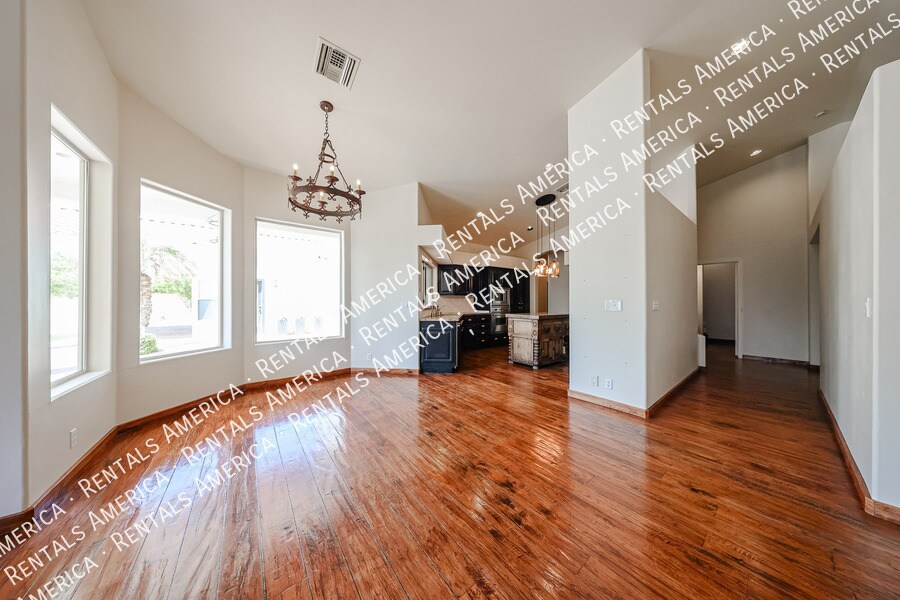 Building Photo - 3525 E Equestrian Trail