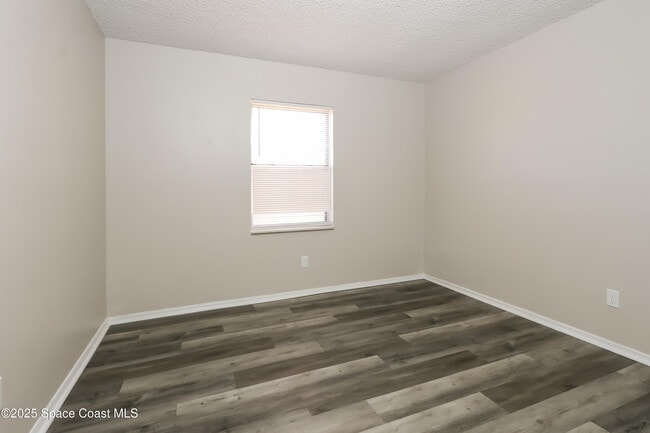 Building Photo - 2252 SE Berkshire Blvd