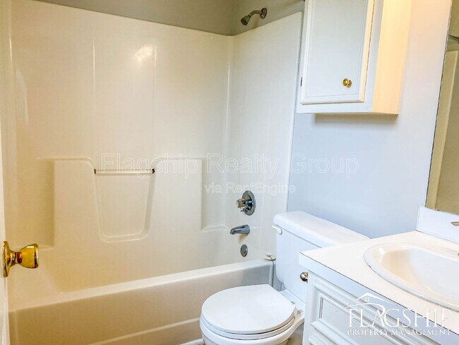 Building Photo - 3638 Highland Dr