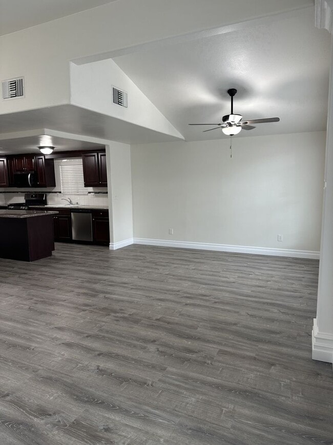 Building Photo - MOVE IN READY
