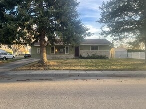 Building Photo - 1055 E 15th N St