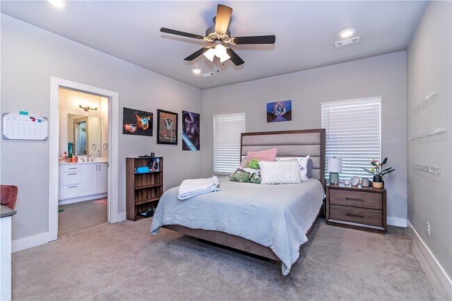 Building Photo - 146 E South St