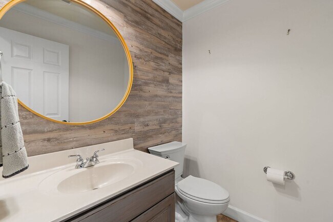 Building Photo - 298 Gillette Dr