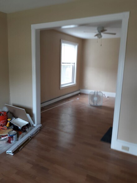 Building Photo - 517 Smiley Ave
