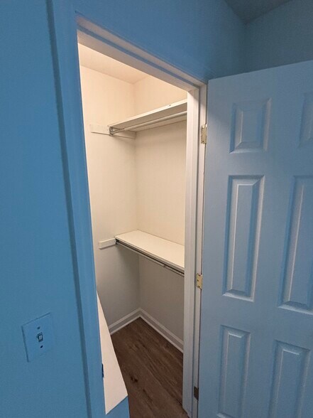 Master bedroom closet - 11425 Alanridge Ln