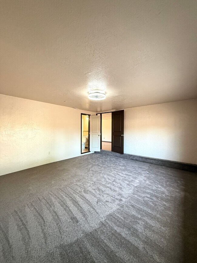 Building Photo - 2900 Terrmont Loop