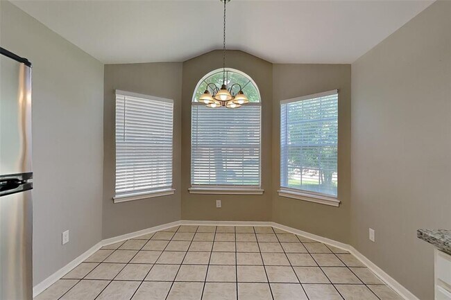 Building Photo - 2415 Pine Cone Dr