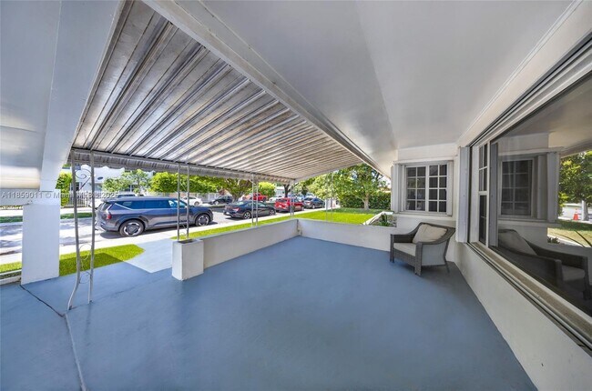 Building Photo - 1700 N Treasure Dr
